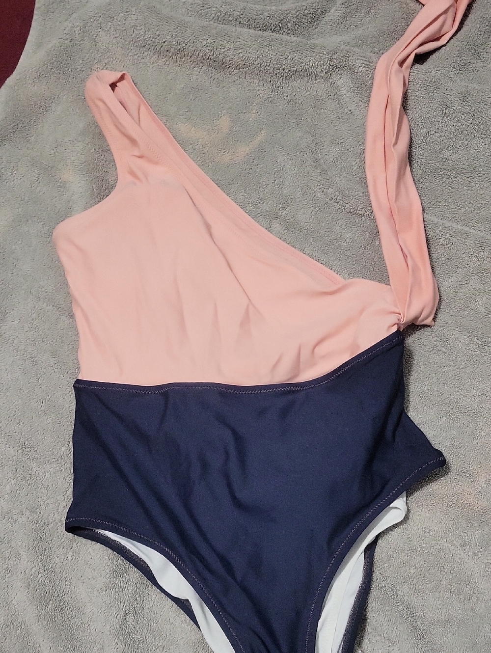One-Shoulder Colorblock One-Piece Swimsuit in Blush and Navy